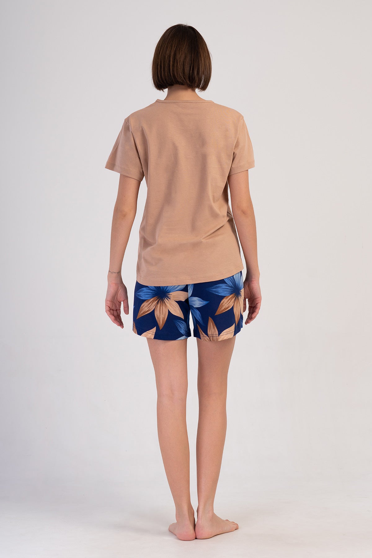 SET DE PANTALONI SCURȚI CU FUSTĂ OVALĂ, MÂNECĂ SCURTĂ, DECOLEU ROTUND, DAMĂ P.SUPREM XXL - BEJ