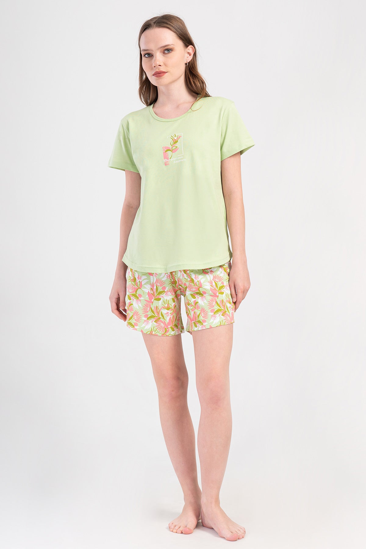SET FEMEI BLUZĂ CU MÂNECĂ SCURTĂ DECOLTEU ROTUND ȘI PANTALONI SCURȚI CU TIV OVAL SUPREME - VERDE CELADON