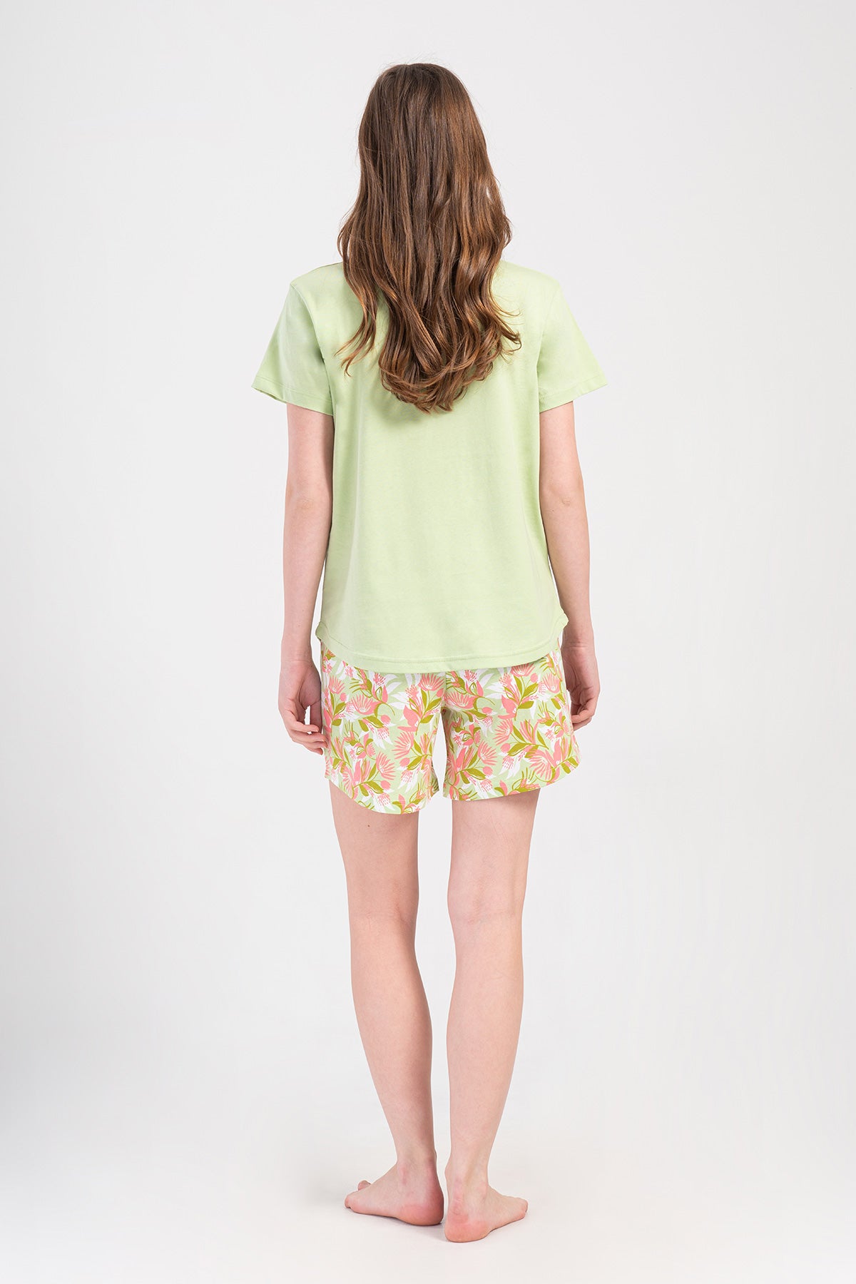 SET FEMEI BLUZĂ CU MÂNECĂ SCURTĂ DECOLTEU ROTUND ȘI PANTALONI SCURȚI CU TIV OVAL SUPREME - VERDE CELADON