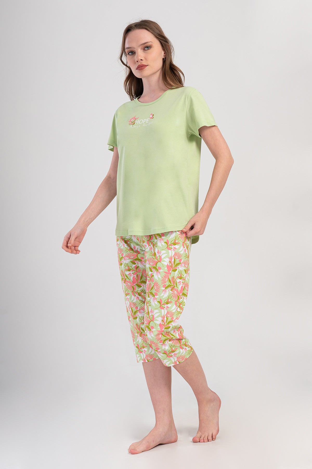 SET DE TREI PIESE CU PANTALONI CAPRI, MÂNECĂ SCURTĂ, DECOLTEU ROTUND, TĂIETURĂ OVALĂ ÎN PARTEA DE JOS, PENTRU FEMEI - VERDE CELADON
