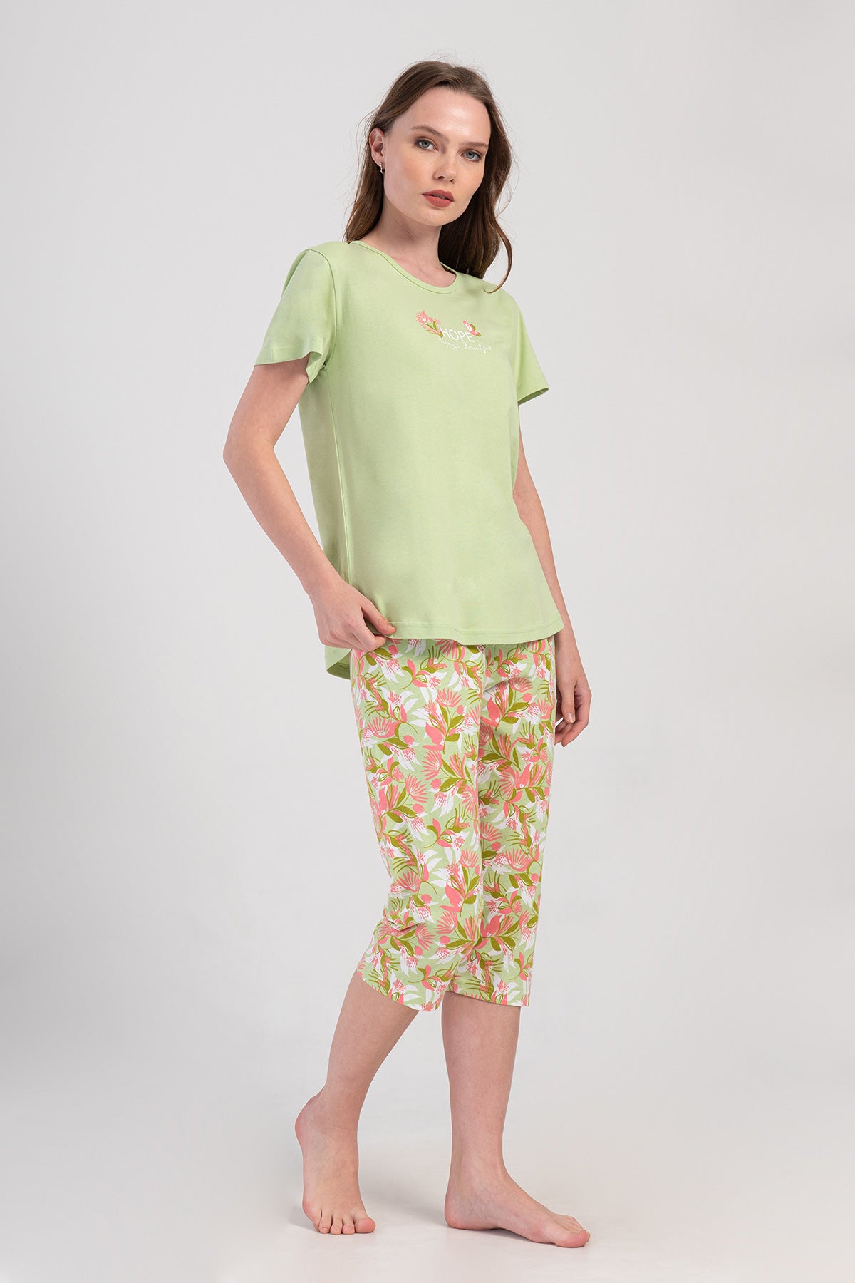 SET DE TREI PIESE CU PANTALONI CAPRI, MÂNECĂ SCURTĂ, DECOLTEU ROTUND, TĂIETURĂ OVALĂ ÎN PARTEA DE JOS, PENTRU FEMEI - VERDE CELADON