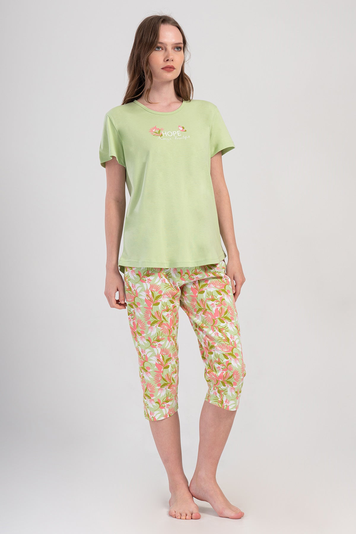 SET DE TREI PIESE CU PANTALONI CAPRI, MÂNECĂ SCURTĂ, DECOLTEU ROTUND, TĂIETURĂ OVALĂ ÎN PARTEA DE JOS, PENTRU FEMEI - VERDE CELADON