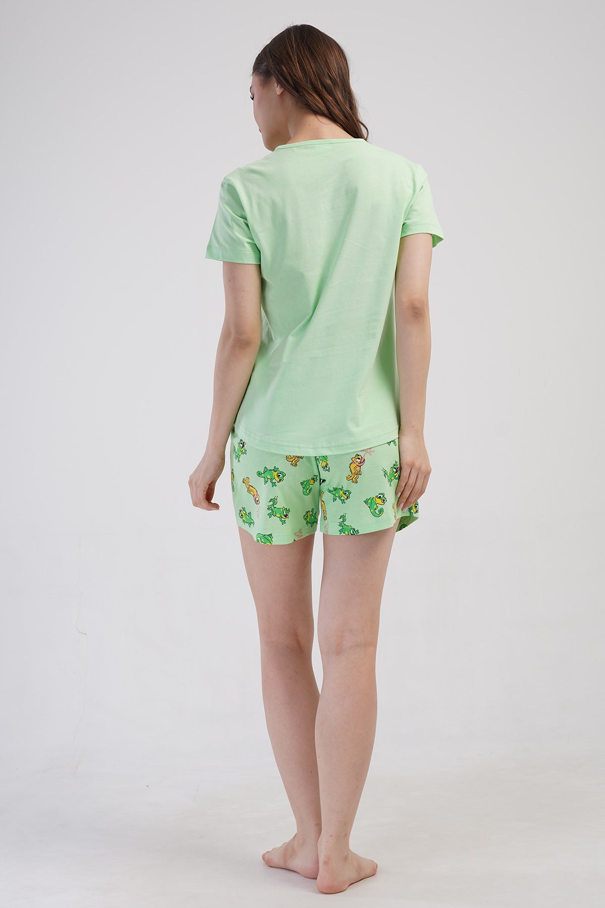 COSTUM DE DAMĂ CU ȘORT CU JUPE OVALE, MÂNECĂ SCURTĂ, DECOLTEU ROTUND, P.SUPREM - VERDE CELADON