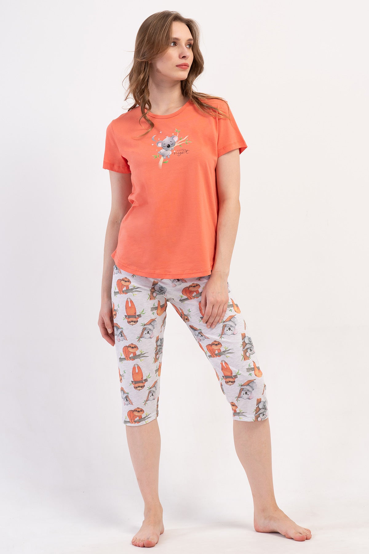 SET DAMĂ P.SUPREM GÂT ROTUND MÂNECĂ SCURTĂ CU FUSTĂ OVALĂ ȘI PANTALONI CAPRI - CULOAREA PEPENE GALBEN