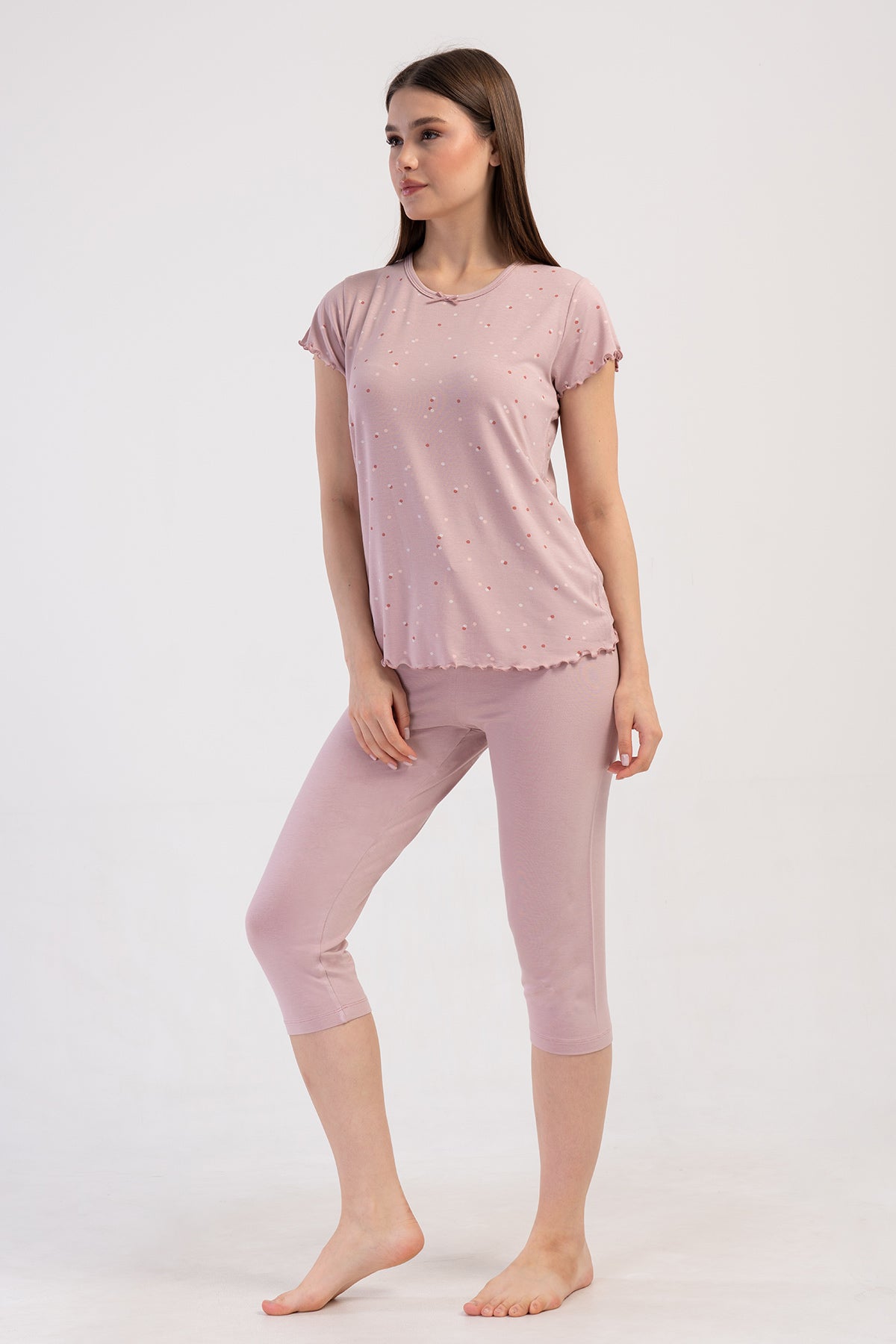 SET CAPRI DE DAMĂ, MĂRIMEA XXL, DIN VISCOZĂ, CU DECOLTEU BĂRCUȚĂ, MÂNECI SCURTE, VOLANE, FUNDIȚĂ ȘI TIV OVAL - ROZ