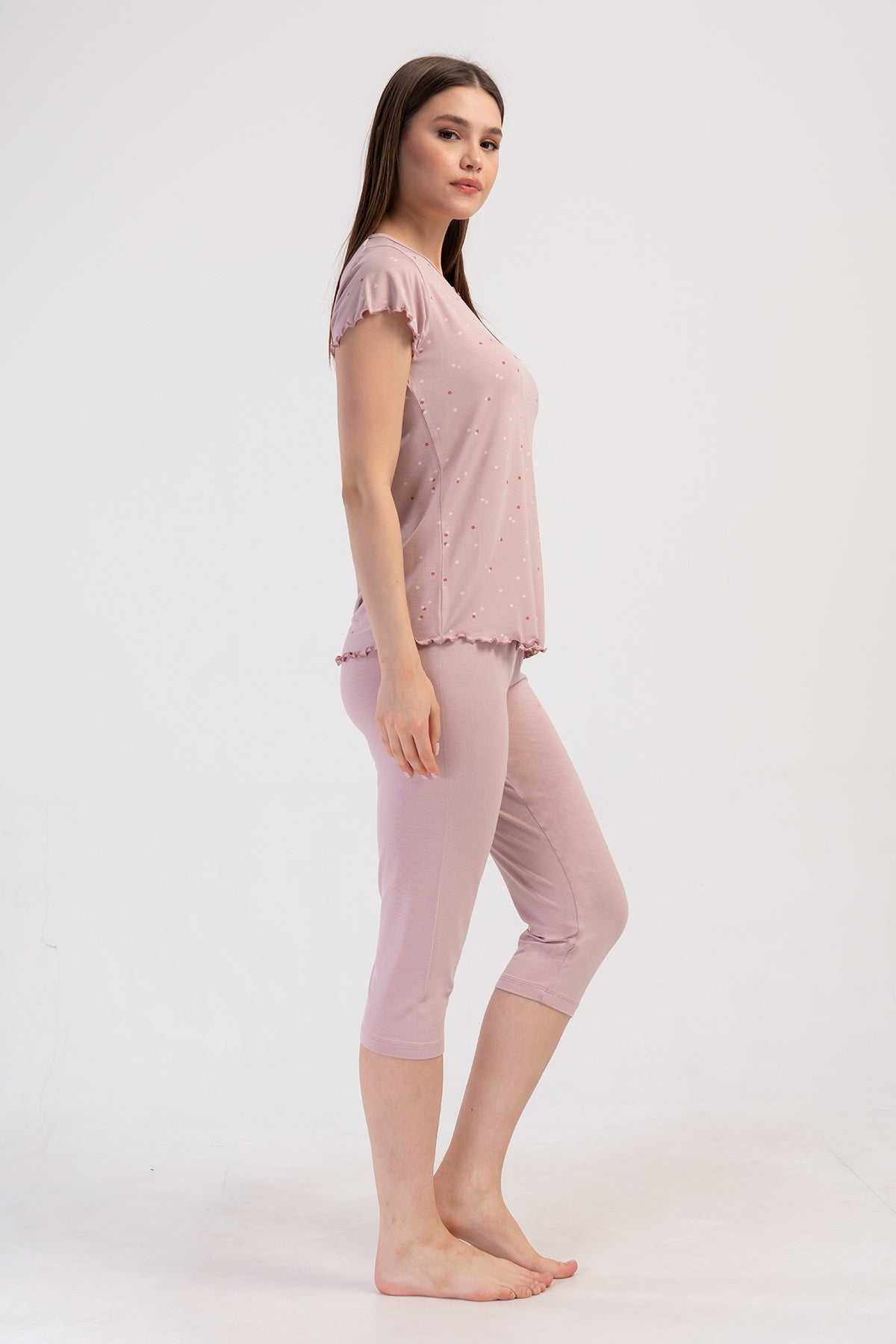 SET CAPRI DE DAMĂ, MĂRIMEA XXL, DIN VISCOZĂ, CU DECOLTEU BĂRCUȚĂ, MÂNECI SCURTE, VOLANE, FUNDIȚĂ ȘI TIV OVAL - ROZ