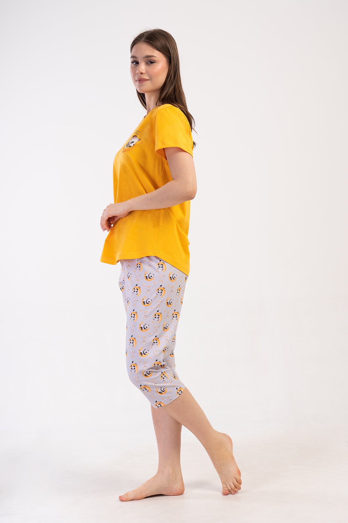 SET DAMĂ PIJAMALE XXL, GULER ROTUND, MÂNECĂ SCURTĂ, TIV ROTUND, PANTALONI TREI SFERTURI - MUȘTAR
