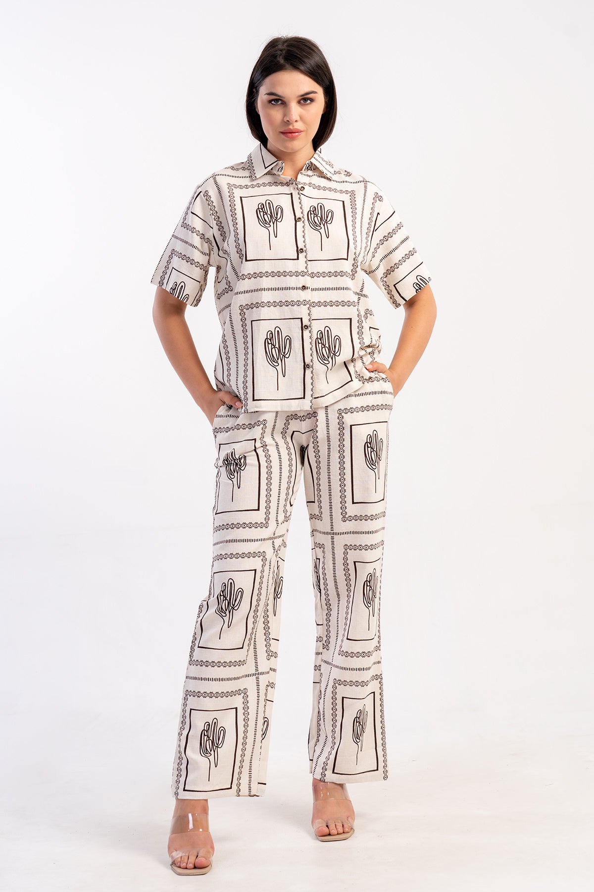 SET DE PANTALONI CU MÂNECĂ SCURTĂ ȘI BUZUNARE PENTRU FEMEI CIPRU - ALB