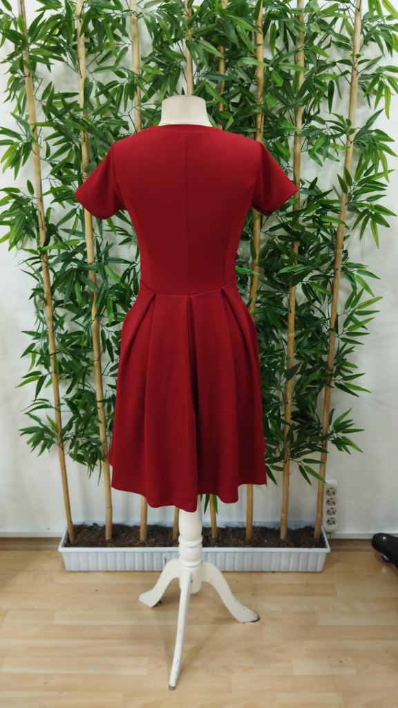 Rochie de damă cu mânecă scurtă, guler rotund, pliuri în față, din crep strălucitor, 23338
