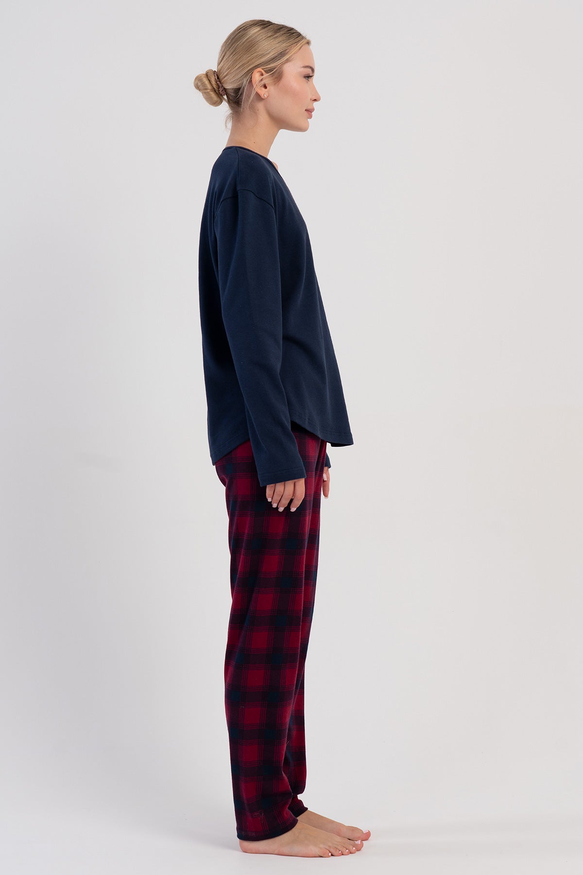 SET PIJAMA DE DAMĂ, CU MÂNECĂ LUNGĂ, GULER O, TIV OVAL ȘI CUSĂTURI DE TIP INTERLOCK - BLEUMARIN ÎNCHIS