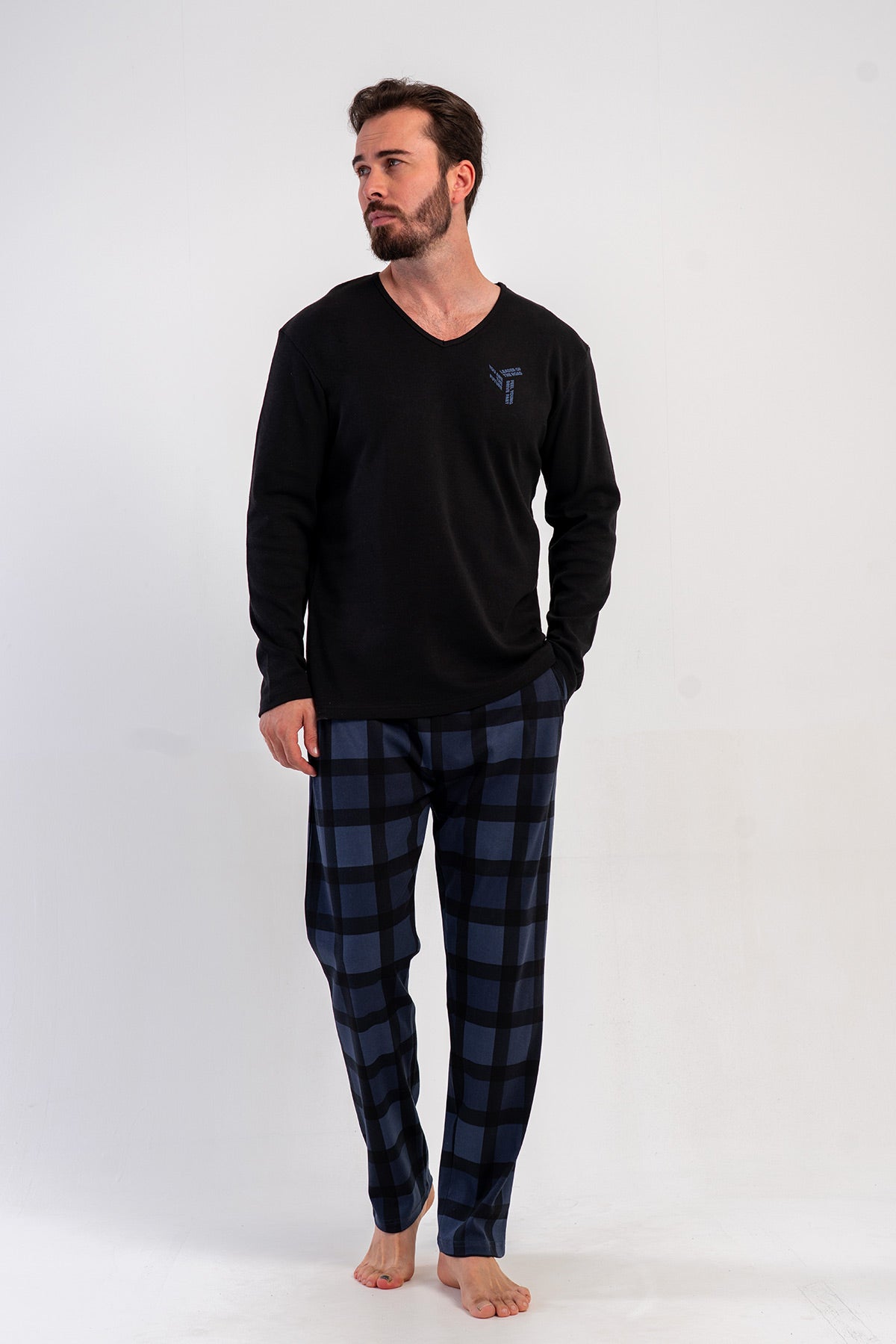 Pijama bărbătească cu mânecă lungă, de tip interlock, cu buzunar și guler în V - NEGRU