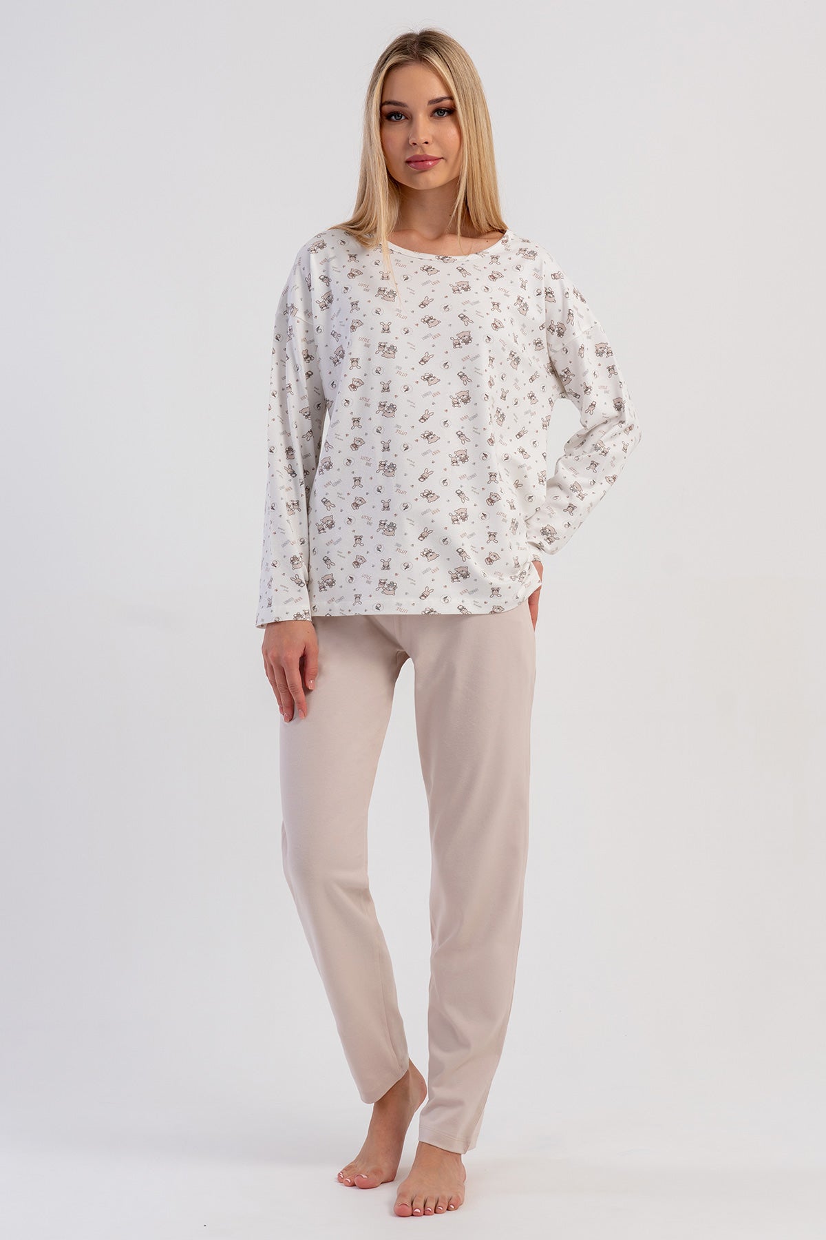 SET PIJAMALE DAMĂ LYC SUPREM CU GULER ROTUND, UMERI CĂZUȚI, MÂNECI LUNGI ȘI BUZUNARE - CREM