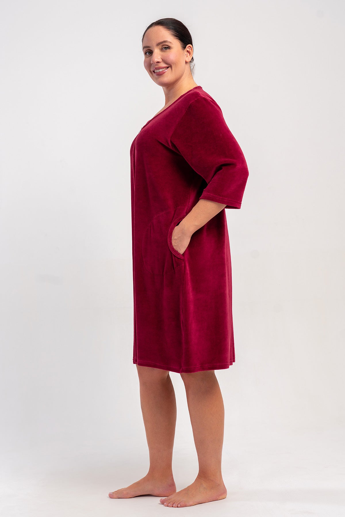 ROCHIE DE CASĂ DE DAMĂ DIN CATIFEA DE BUMBAC XXL, CU MÂNECĂ 3/4, CU BUZUNARE ȘI FERMOAR - BORDO