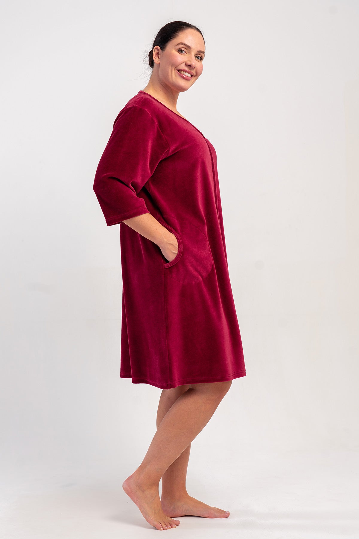 ROCHIE DE CASĂ DE DAMĂ DIN CATIFEA DE BUMBAC XXL, CU MÂNECĂ 3/4, CU BUZUNARE ȘI FERMOAR - BORDO
