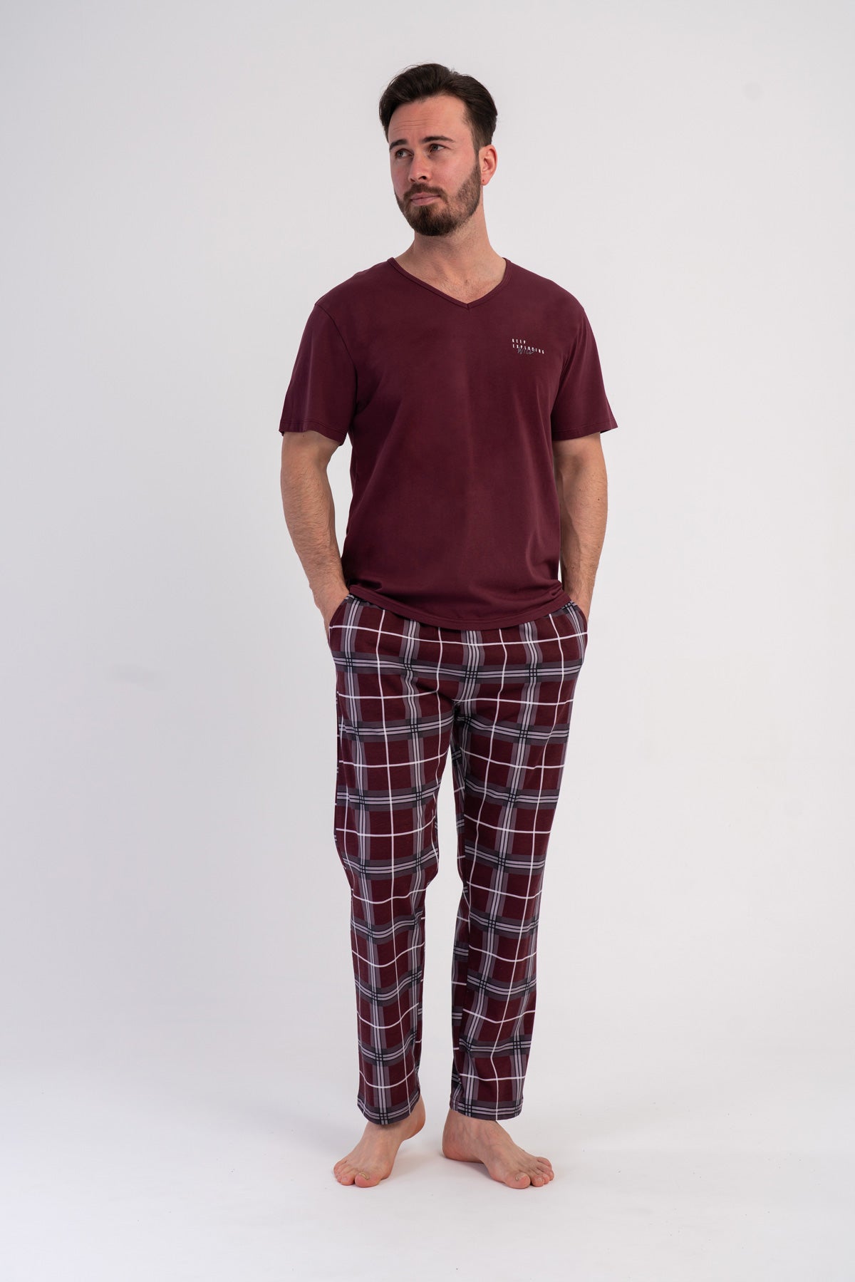 SET PANTALONI SCURȚI PIJAMALE BĂRBAȚI CU BUZUNAR P.SUPREM XXL CU GULER ÎN V, MÂNECĂ SCURTĂ - BORDO