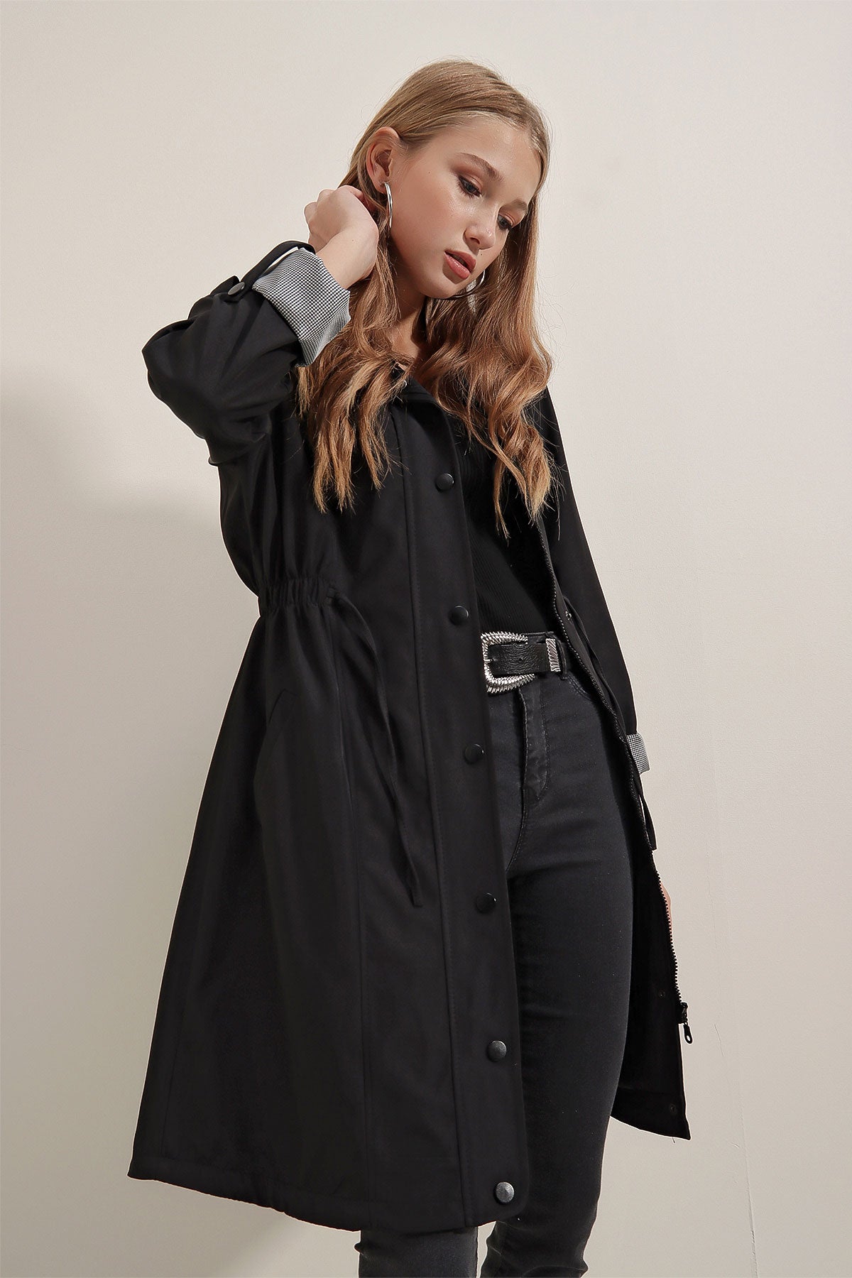 5808 Trențcoat cu Cordon - Negru