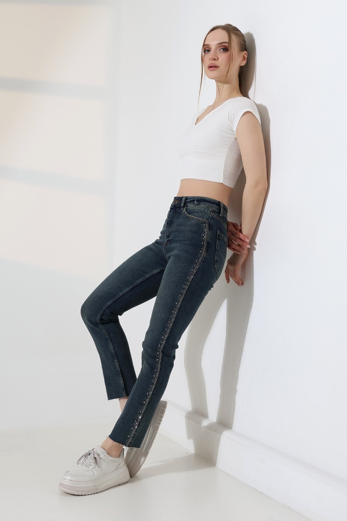 Pantalon Denim Mom Fit cu Banda Pietre 7110