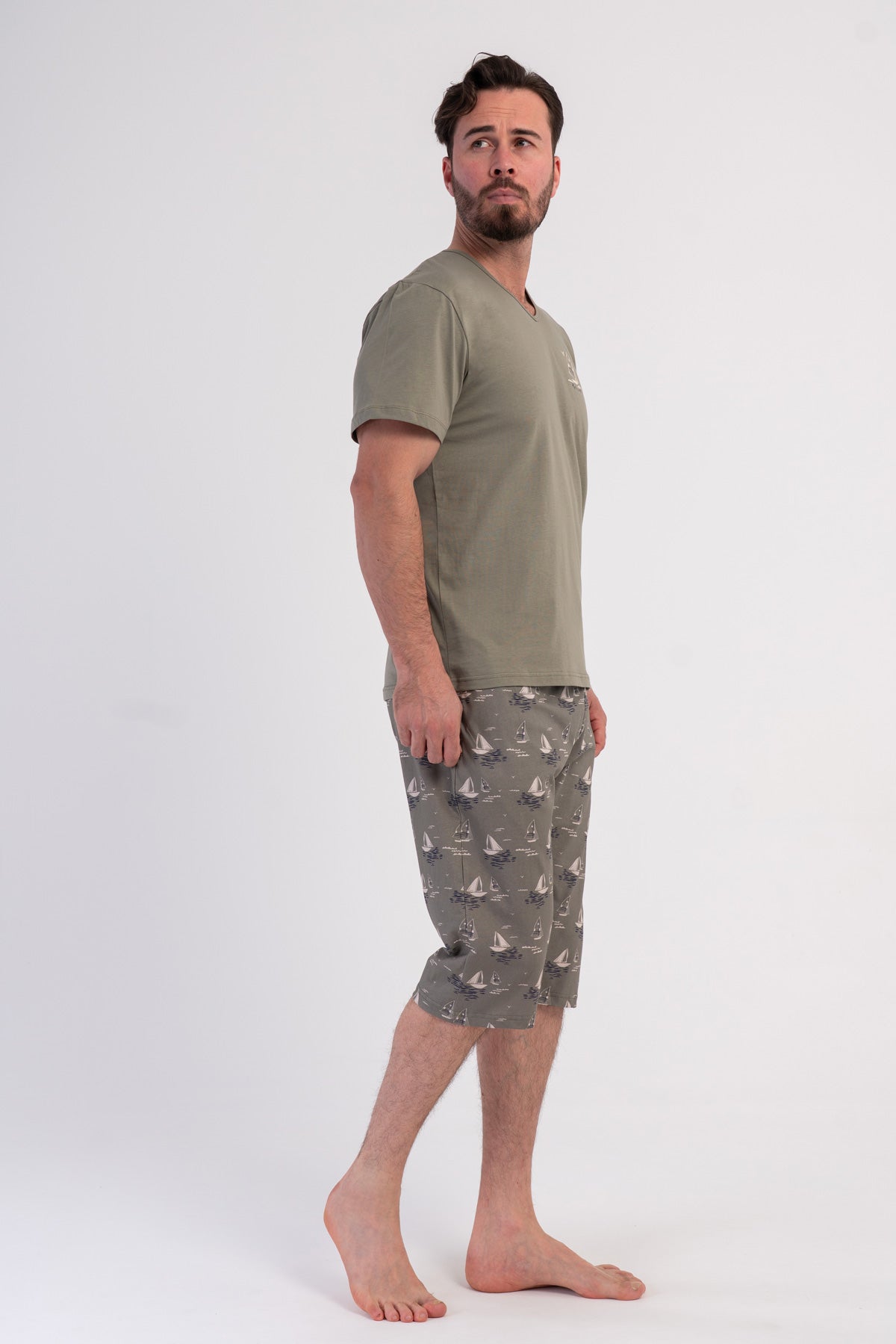 COSTUM BĂRBĂTESC CAPRI CU MÂNECĂ SCURTĂ ȘI DECOLTEU ÎN V, MĂRIME MARE XXL, CU BUZUNARE P.SUPREM - KAKI
