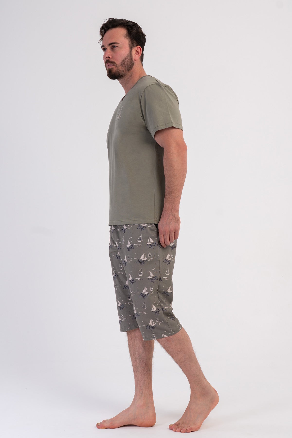 COSTUM BĂRBĂTESC CAPRI CU MÂNECĂ SCURTĂ ȘI DECOLTEU ÎN V, MĂRIME MARE XXL, CU BUZUNARE P.SUPREM - KAKI