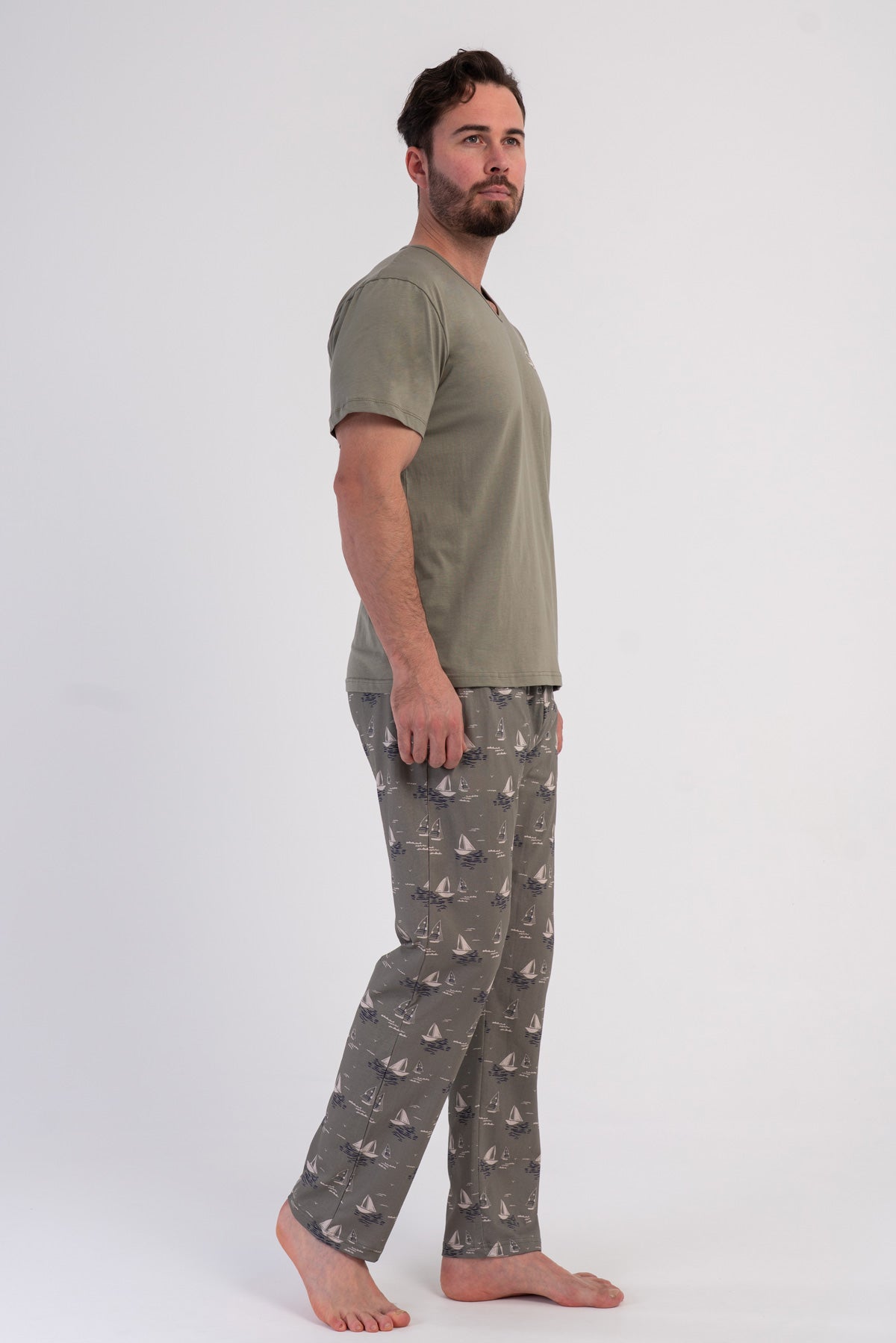 Pijama bărbătească cu buzunare P.SUPREM, cu mânecă scurtă, guler în V - KAKI