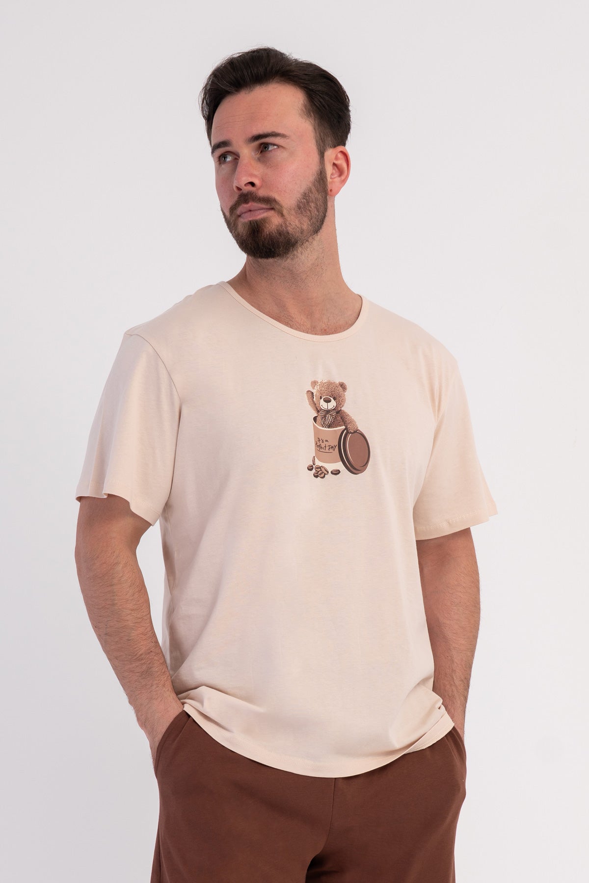 COSTUM DE BĂRBAȚI CU BUZUNARE P.SUPREM, GULER ROTUND, MÂNECĂ SCURTĂ ȘI PANTALONI SCURȚI - CREM