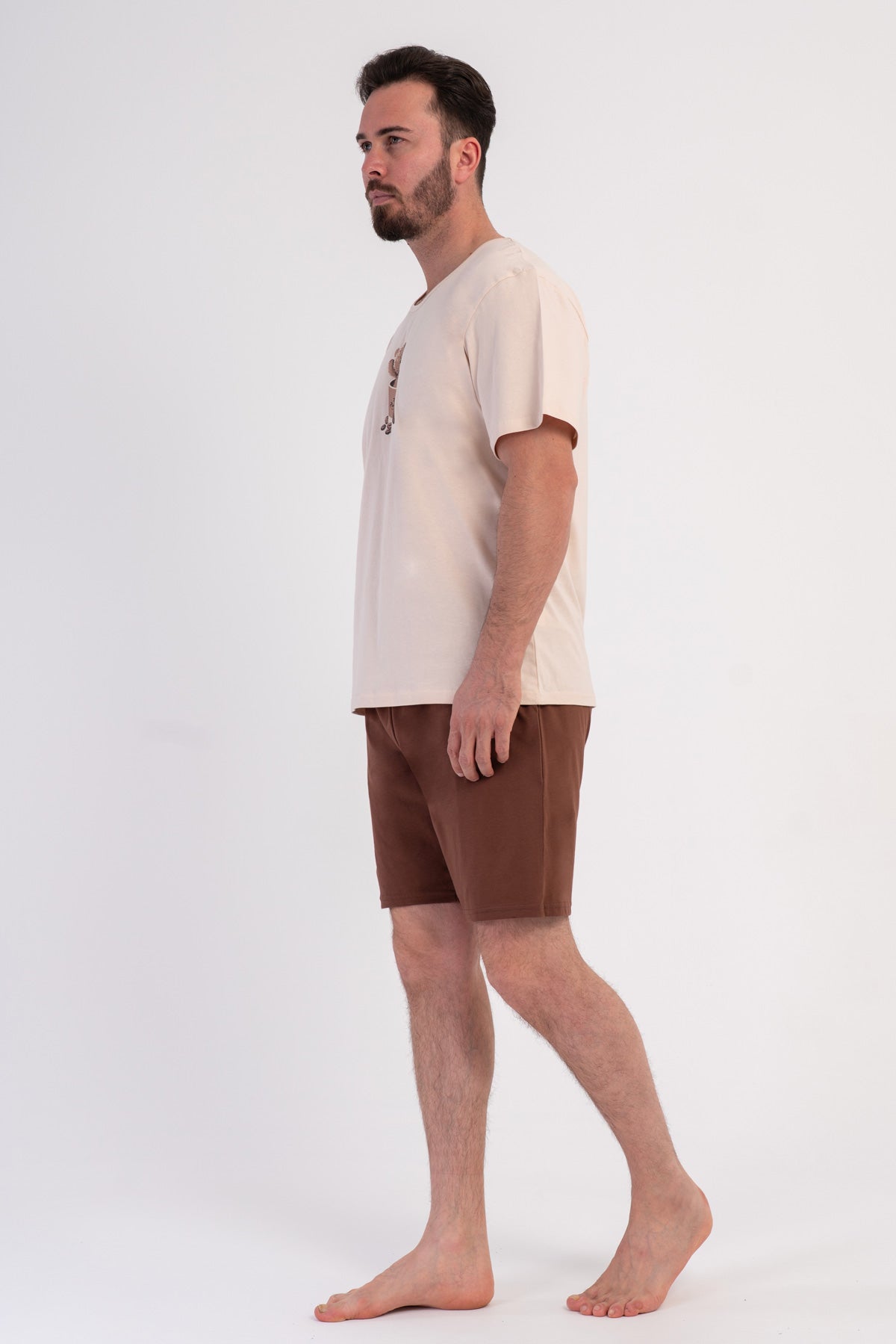 COSTUM DE BĂRBAȚI CU BUZUNARE P.SUPREM, GULER ROTUND, MÂNECĂ SCURTĂ ȘI PANTALONI SCURȚI - CREM