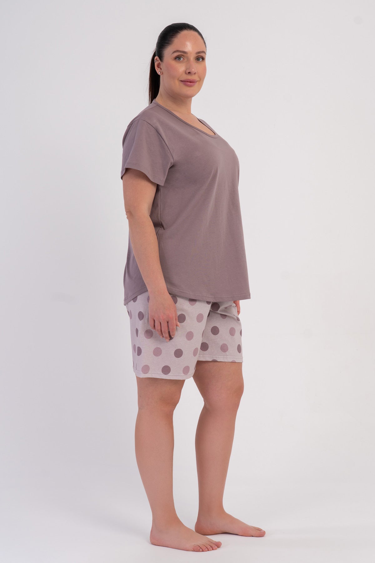 COSTUM DE PANTALONI SCURȚI CU FUSTĂ OVALĂ CU MÂNECĂ SCURTĂ DE DAMĂ P.SUPREM BATTAL XXL GÂT ROTUND - CAFENIU