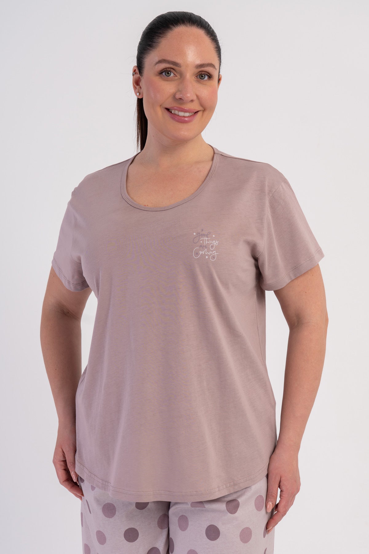 SET DE PIJAMALE FEMEI SUPREM BATTAL XXL, GULER ROTUND, MANECĂ SCURTĂ, PANTALONI SCURTI CU TIV OVAL - ROZ PUDRA