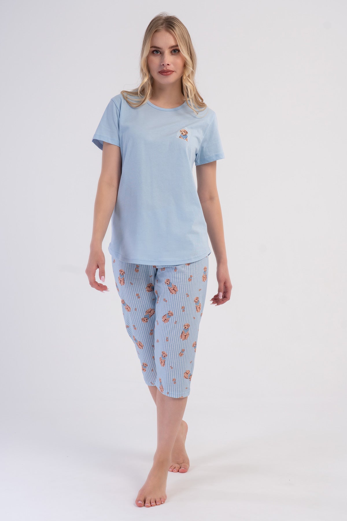SET DE PANTALONI CAPRI ȘI TRICOU CU MÂNECĂ SCURTĂ, GÂT ROTUND, TIV OVAL PENTRU FEMEI P.SUPREM - ALBASTRU