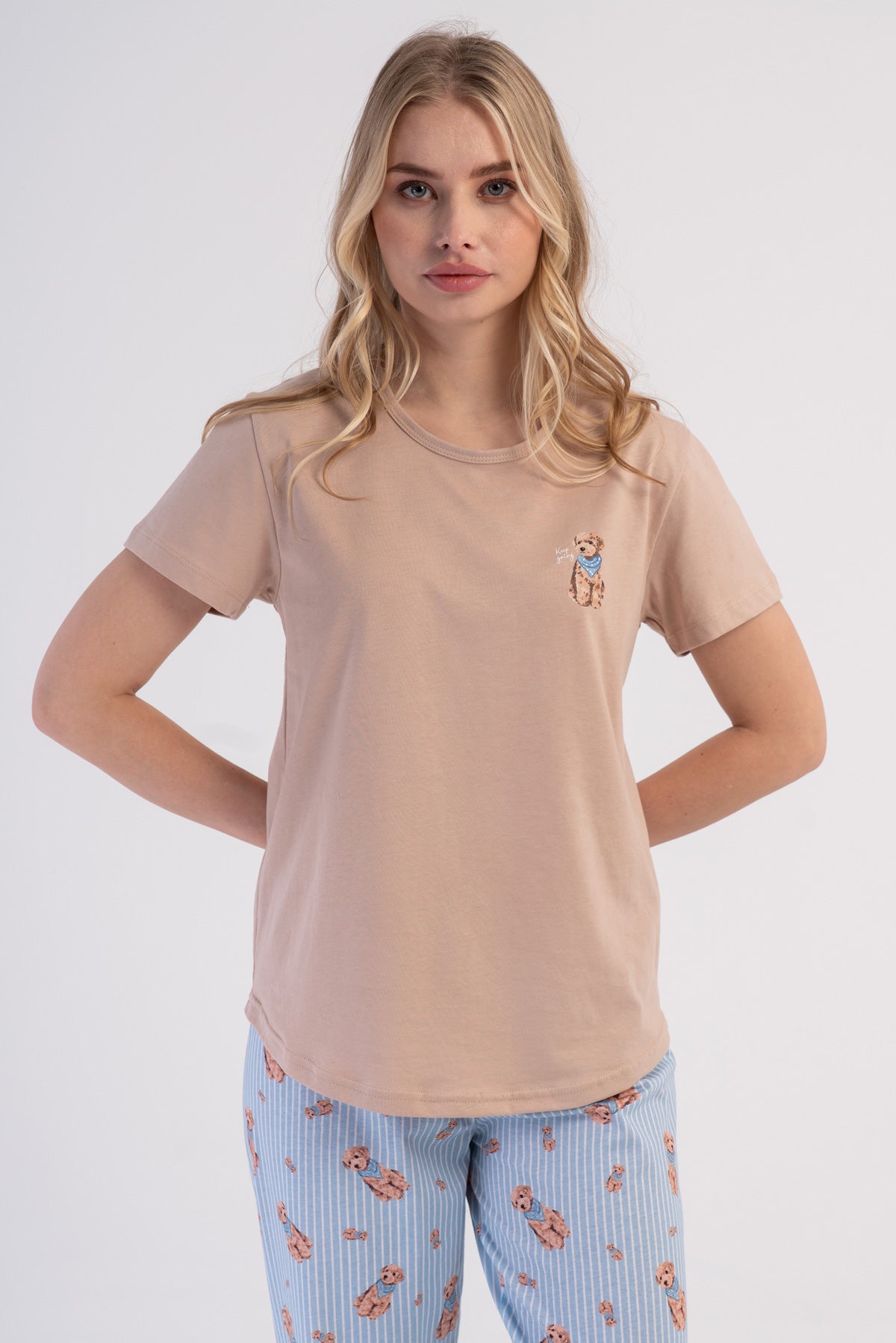 SET PIJAMA FEMEI CU DECOLTEU ROTUND ȘI MÂNECĂ SCURTĂ, CU MARGINE OVALĂ - BEJ