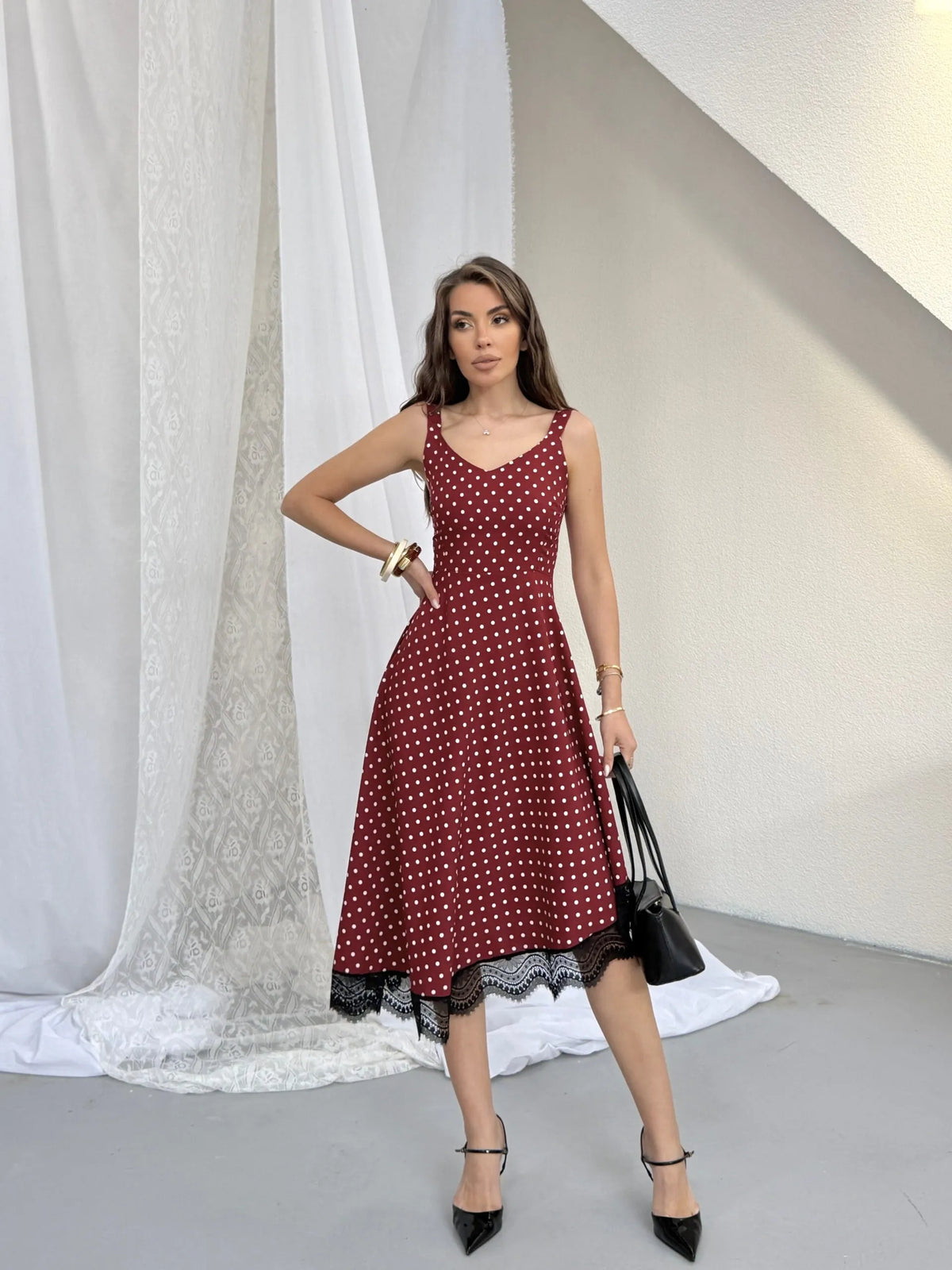 Rochie Asimetrică cu Dantelă la Cută