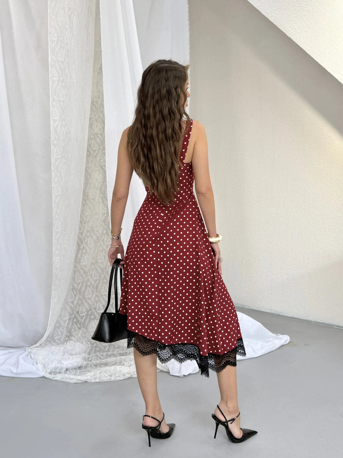 Rochie Asimetrică cu Dantelă la Cută