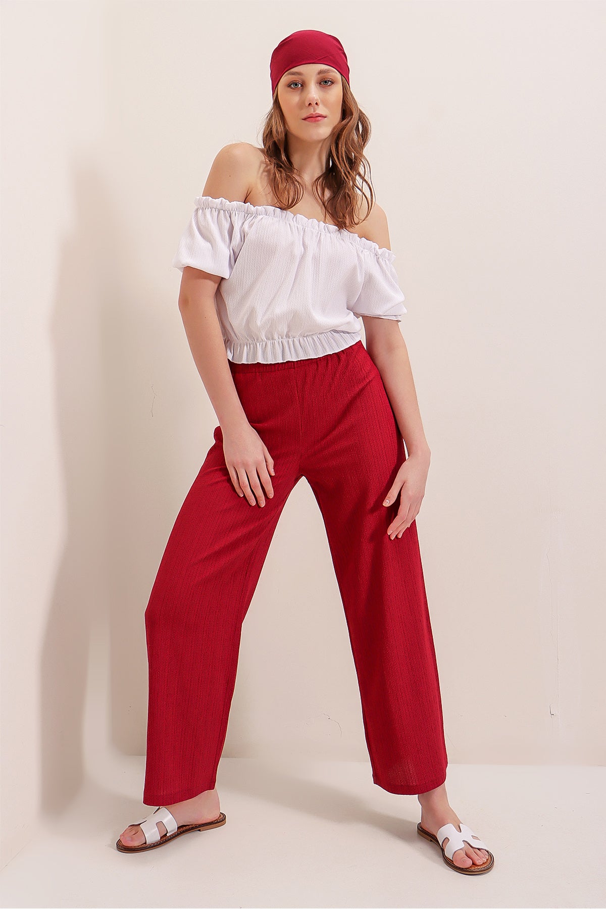 6543 Pantaloni Tricot - Roșie