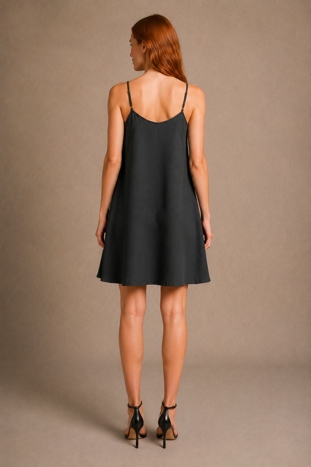 Rochie scurtă cu bretele HS3109