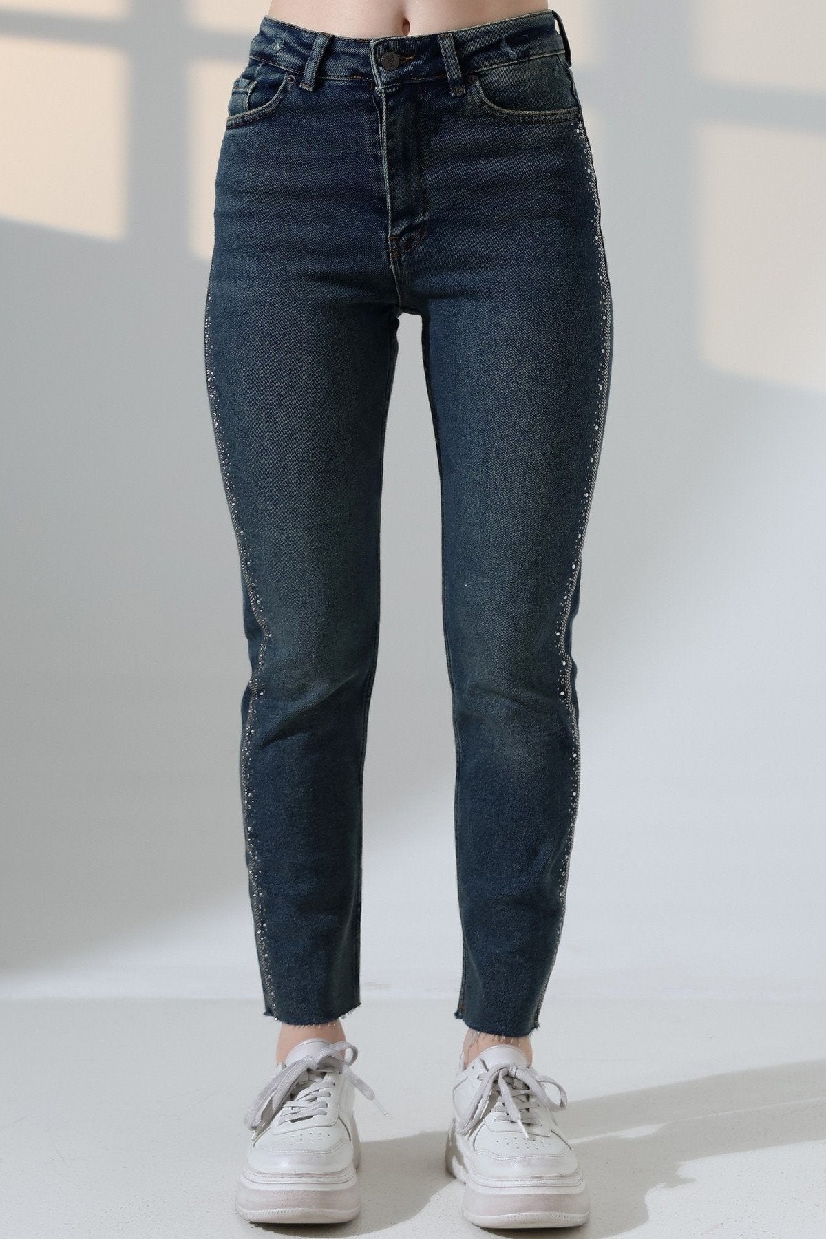 Pantalon Denim Mom Fit cu Banda Pietre 7110