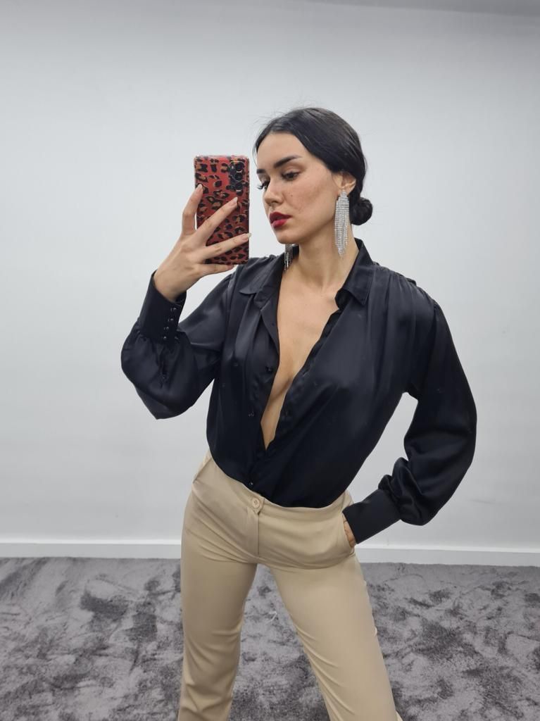 Cămașă din satin cu nasturi și perle - Negru