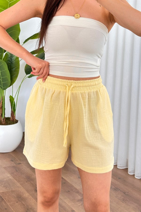 Pantalon Scurt Muselină cu Buzunare Galben Marfă Model Scurt