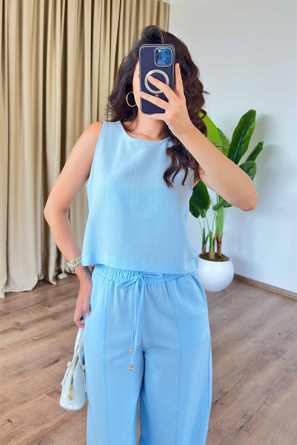 Compleu de Gros din In Albastru Deschis Model Clasic