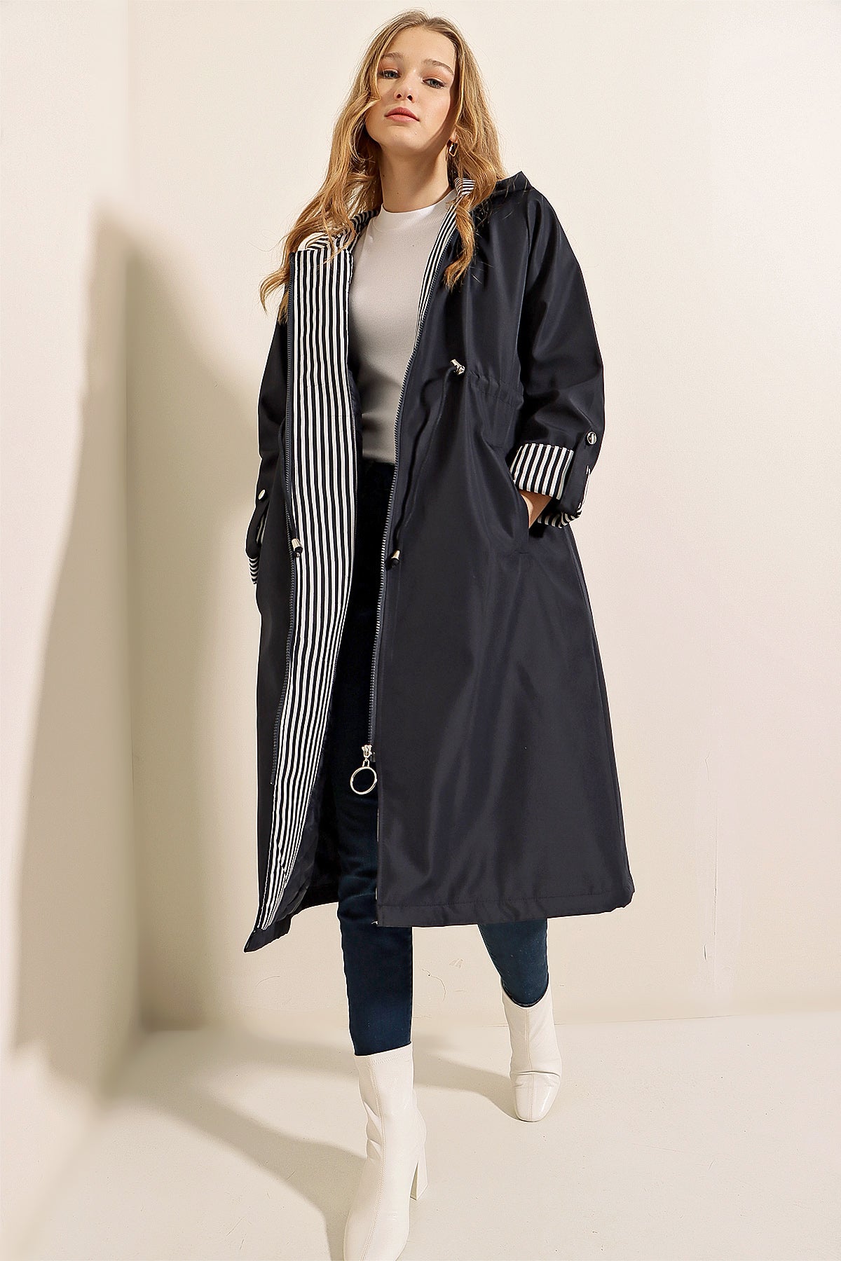 9091 Trench-coat cu glugă și șnur, culoare bleumarin