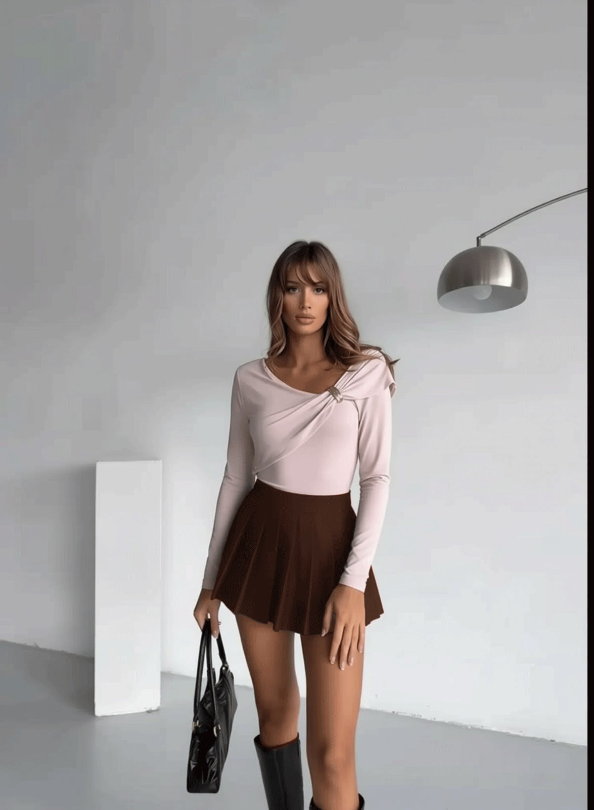 Bluză drapată cu detalii de accesorii - Bej
