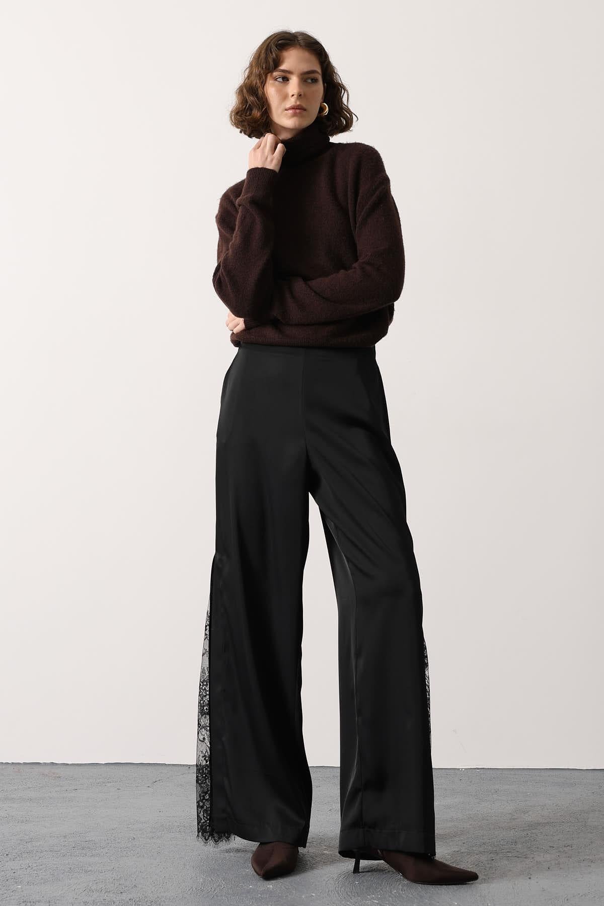 YIRTMAÇ DETAYLI DANTELLİ SATEN PANTOLON - Siyah