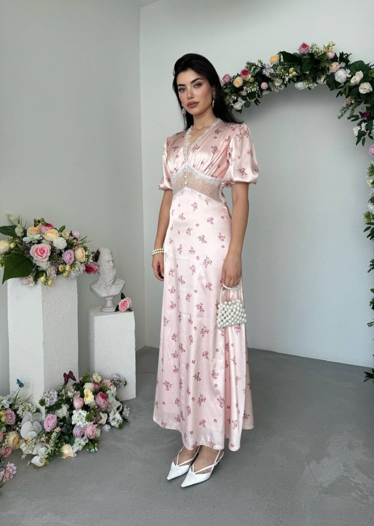 Rochie cu detalii transparente și sârmă