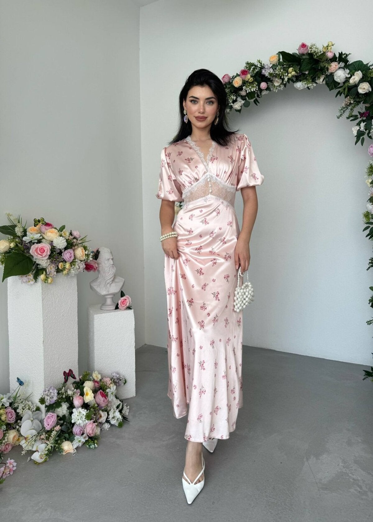 Rochie cu detalii transparente și sârmă