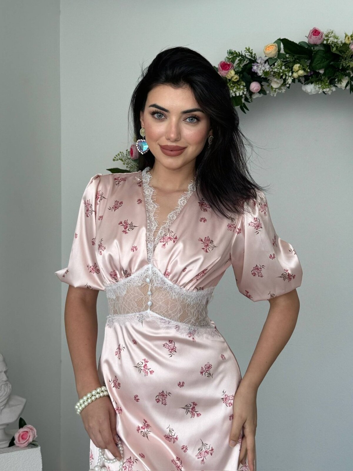 Rochie cu detalii transparente și sârmă