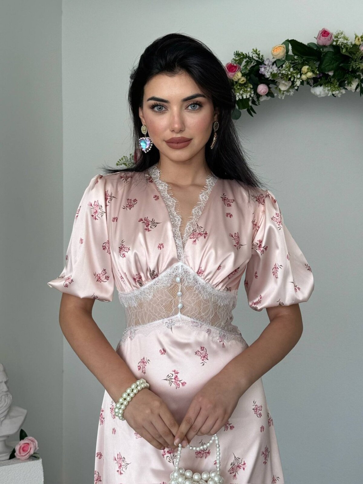 Rochie cu detalii transparente și sârmă