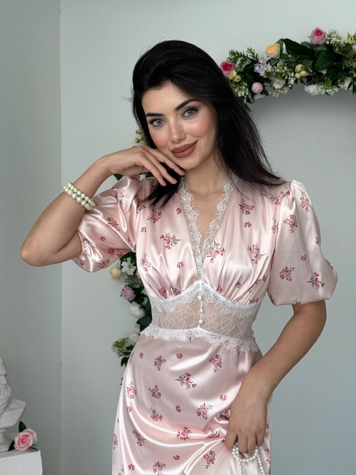 Rochie cu detalii transparente și sârmă