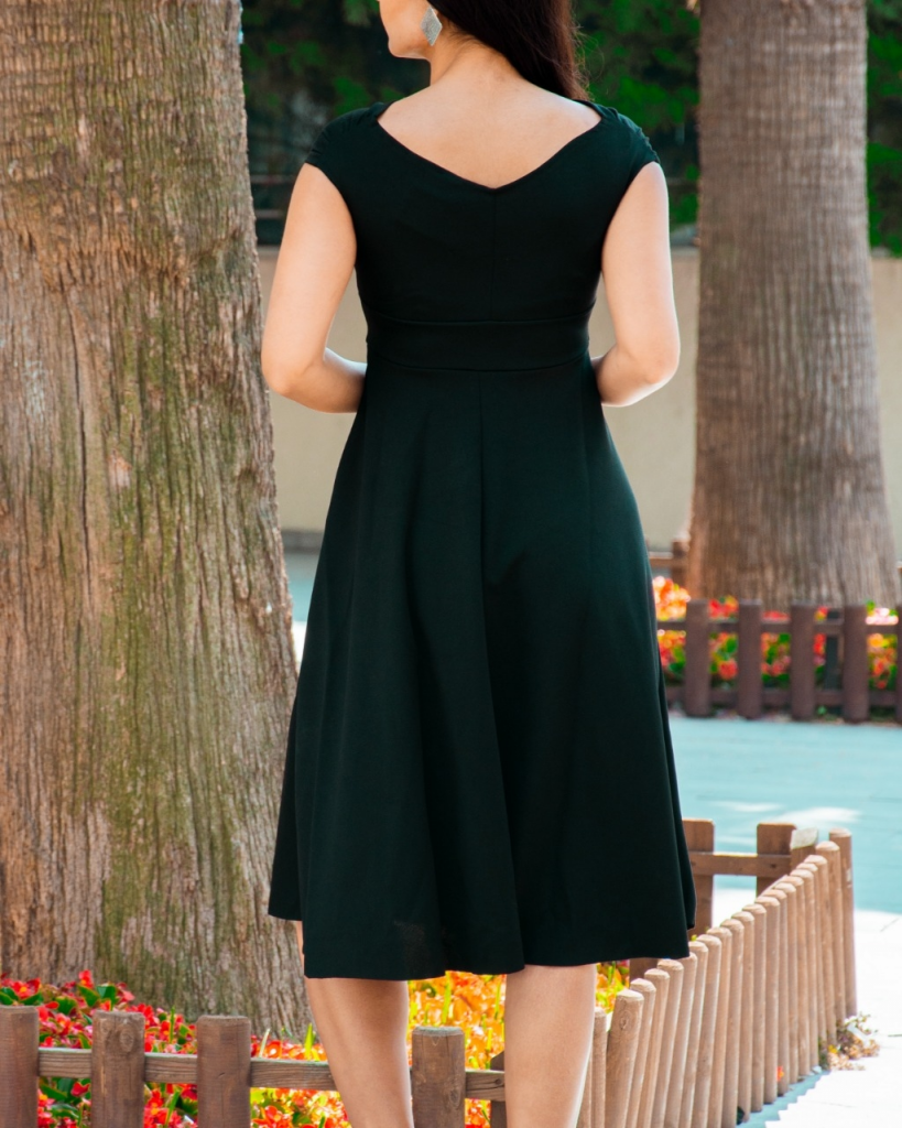 Rochie creponată cu mânecă scurtă, decolteu petrecut și fustă cu volane, 35562
