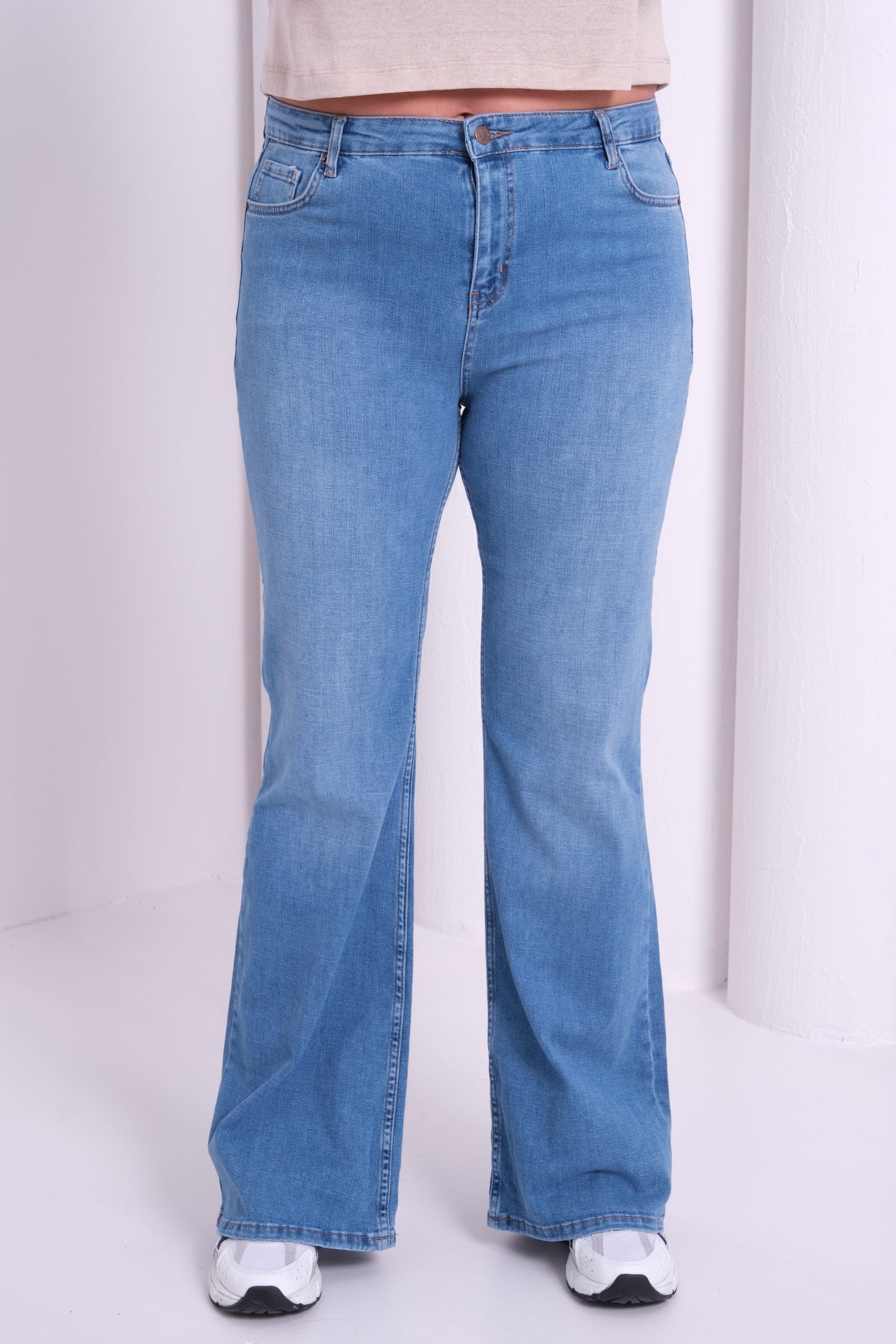Pantaloni Blue Jean cu talie înaltă, croială largă, evazați scurt