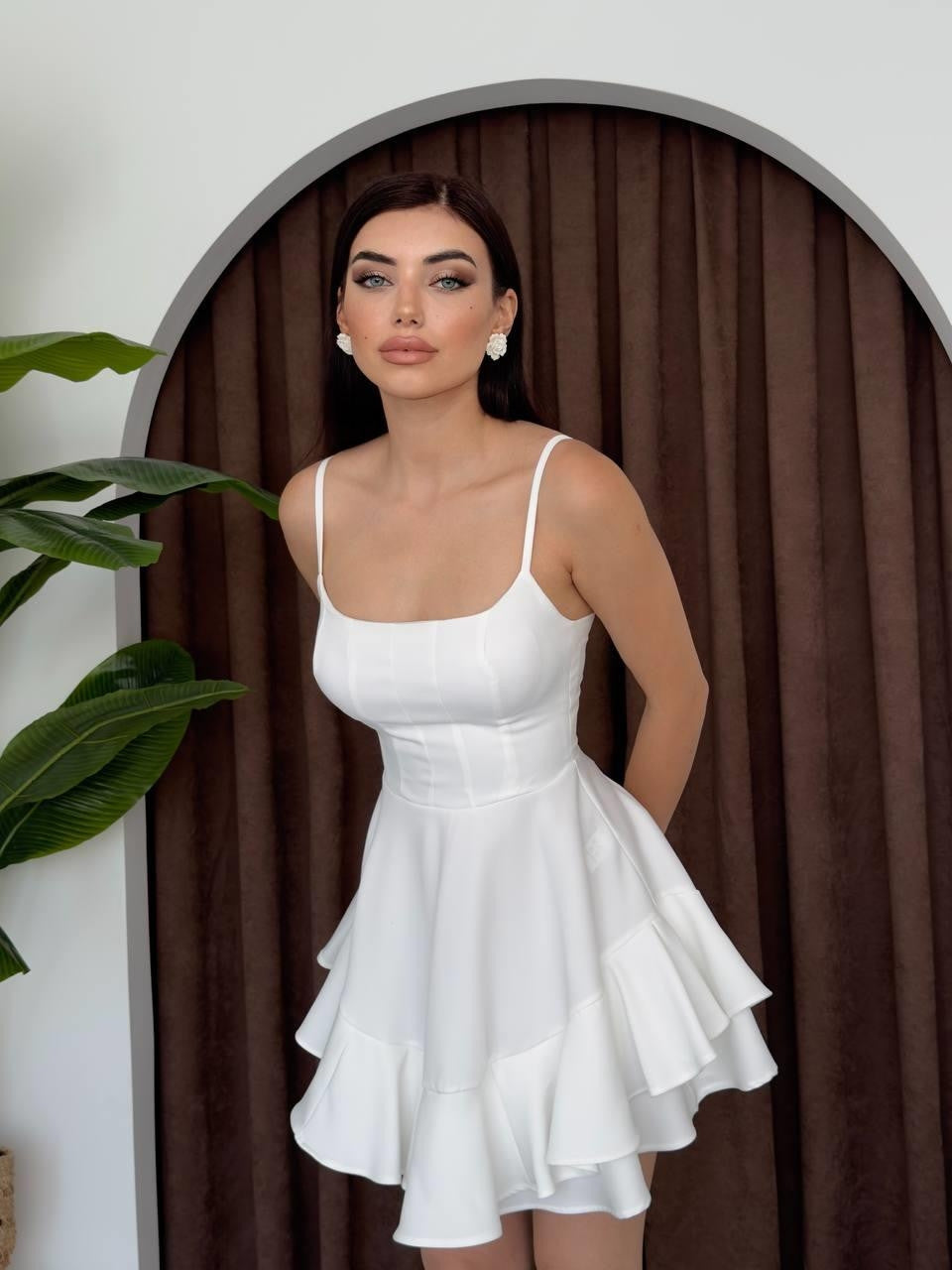 Rochie de bază cu bretele subțiri