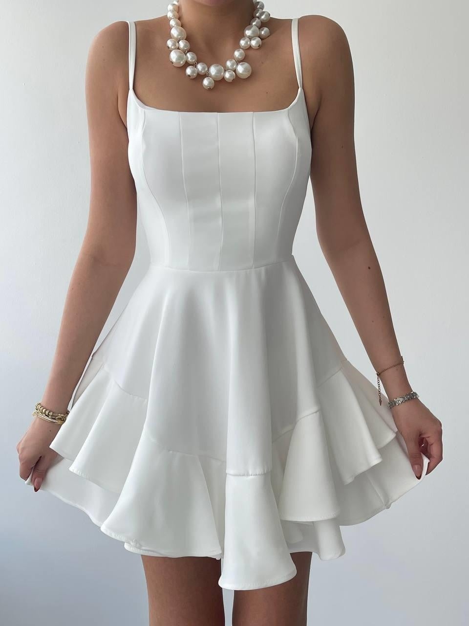 Rochie de bază cu bretele subțiri